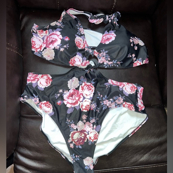 Plus Floral Cut-Out Ring Linked Halter One Piece Swimsuit - Picture 3 of 3